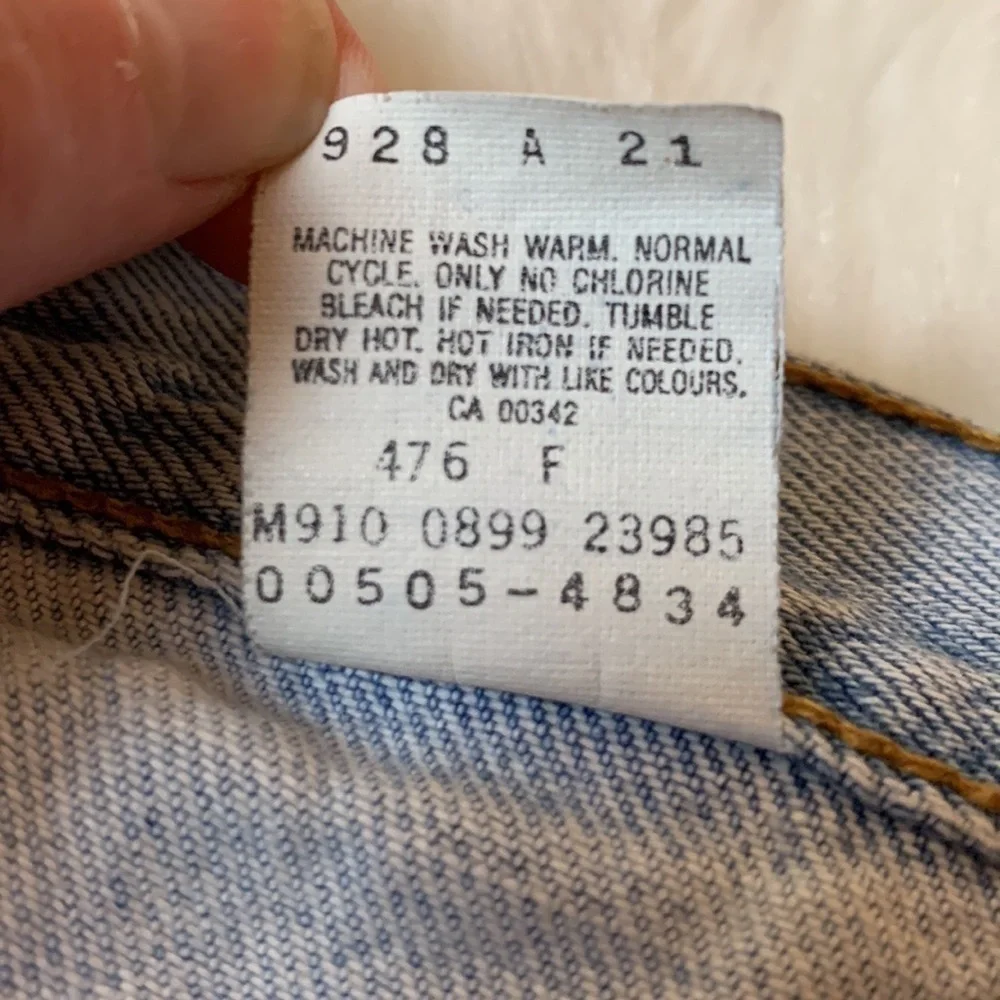 Vintage Levi’s 505 Regular fit straight leg denim jeans 40 x 30